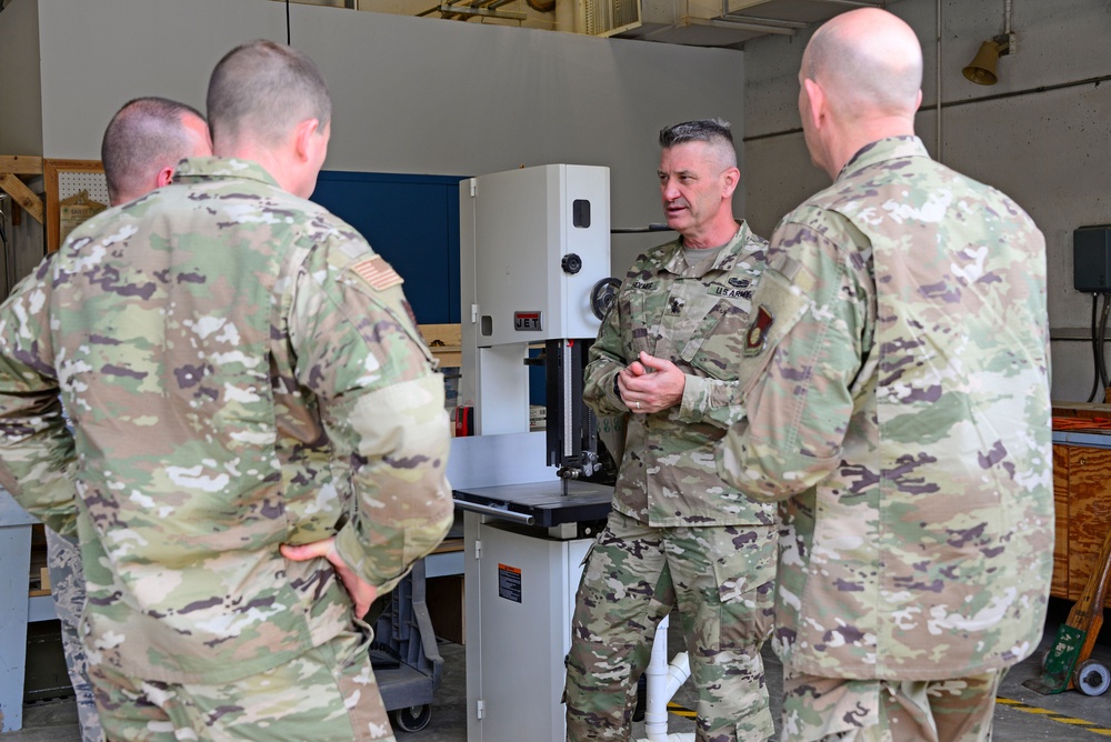 TENNESSEE ADJUTANT GENERAL AND COMMAND CHIEF VISIT MCGHEE TYSON ANG BASE