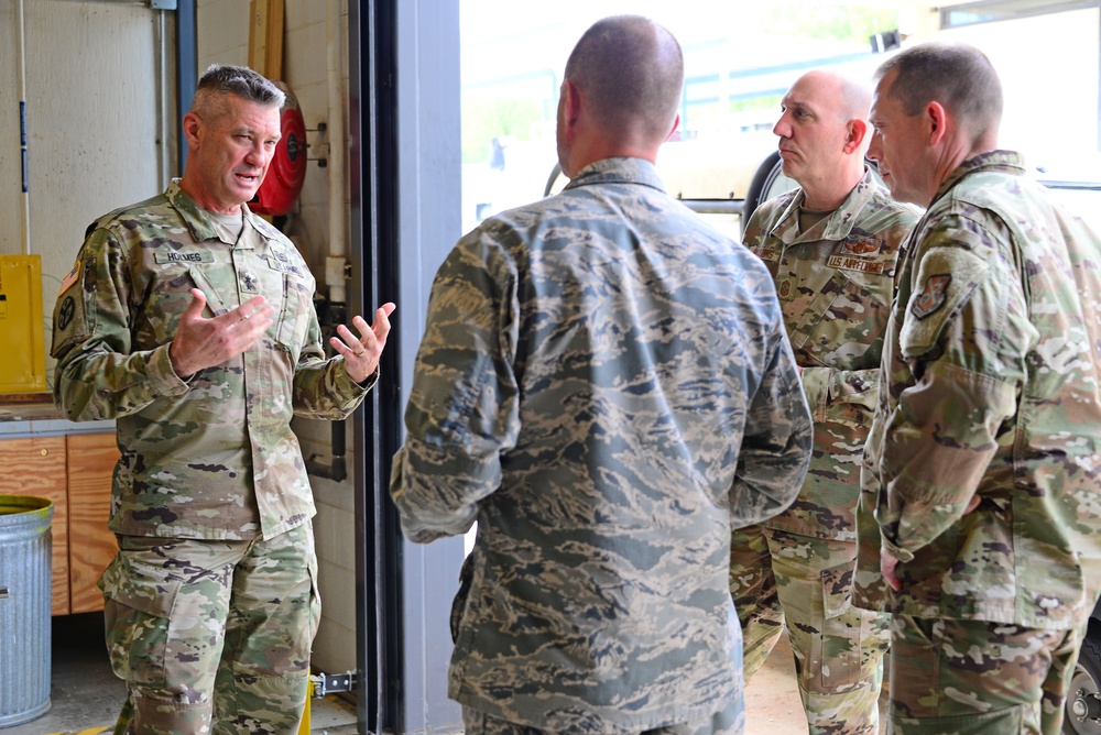 TENNESSEE ADJUTANT GENERAL AND COMMAND CHIEF VISIT MCGHEE TYSON ANG BASE