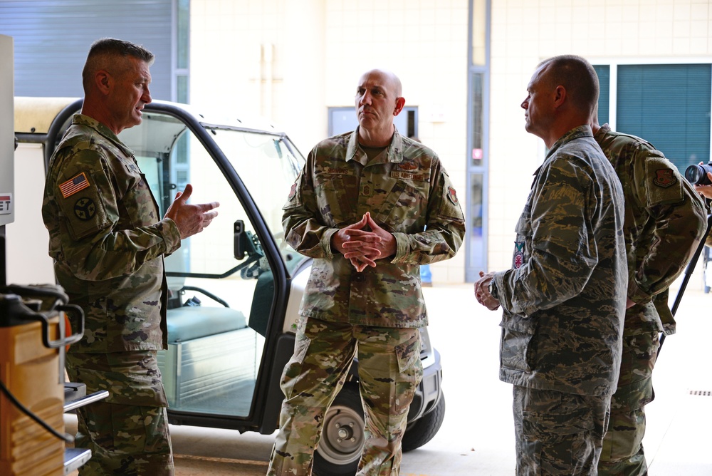 TENNESSEE ADJUTANT GENERAL AND COMMAND CHIEF VISIT MCGHEE TYSON ANG BASE