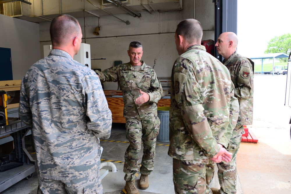 TENNESSEE ADJUTANT GENERAL AND COMMAND CHIEF VISIT MCGHEE TYSON ANG BASE