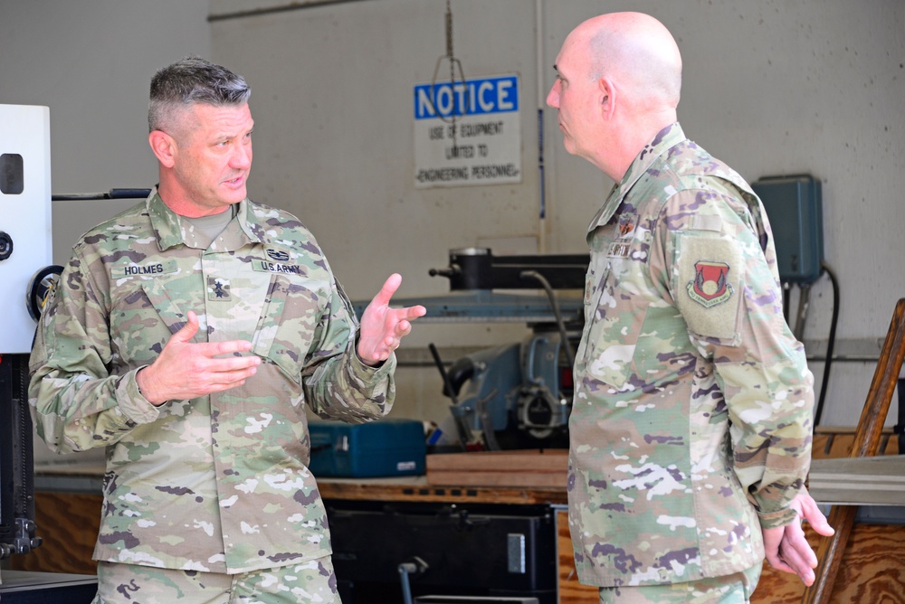 TENNESSEE ADJUTANT GENERAL AND COMMAND CHIEF VISIT MCGHEE TYSON ANG BASE