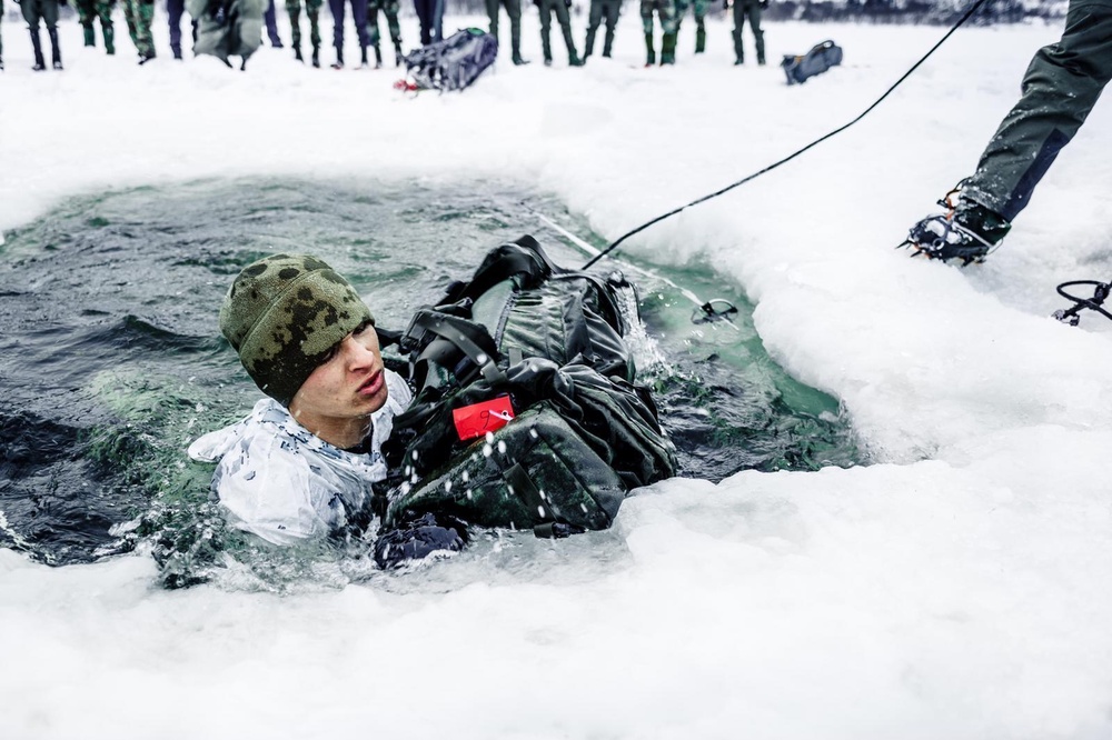 2nd ANGLICO participates in Arctic Movement, Survival Course