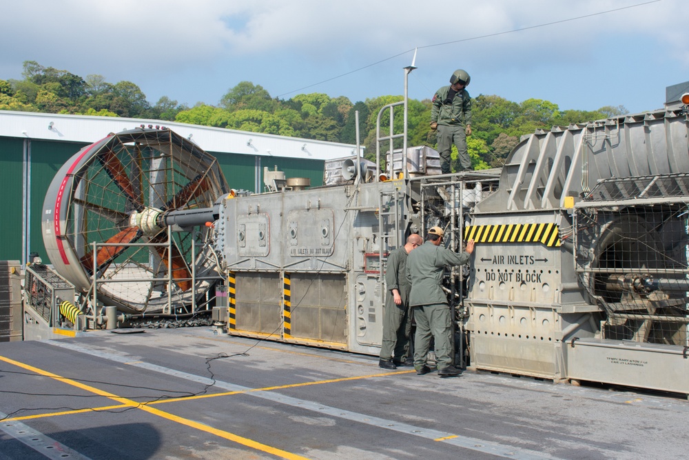 NBU 7 Conducts Bilateral LCAC Training with JMSDF