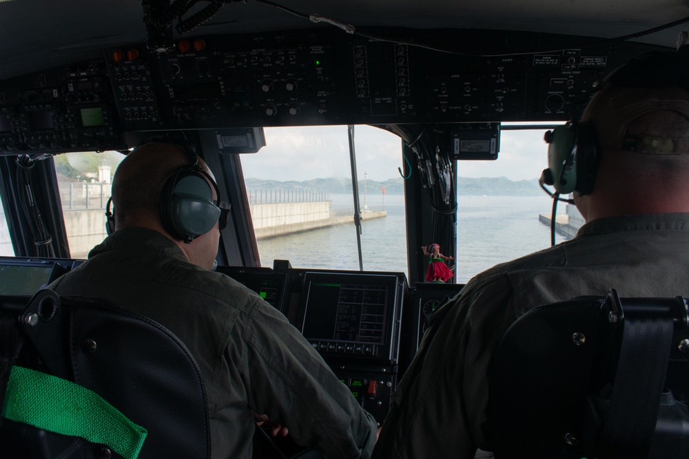 NBU 7 Conducts Bilateral LCAC Training with JMSDF