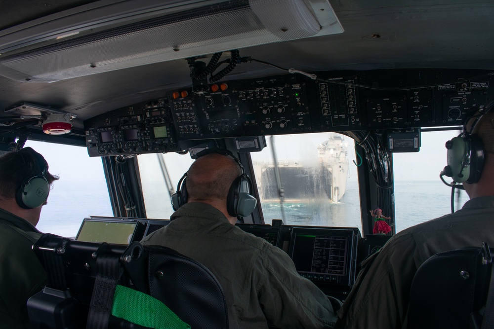 NBU 7 Conducts Bilateral LCAC Training with JMSDF