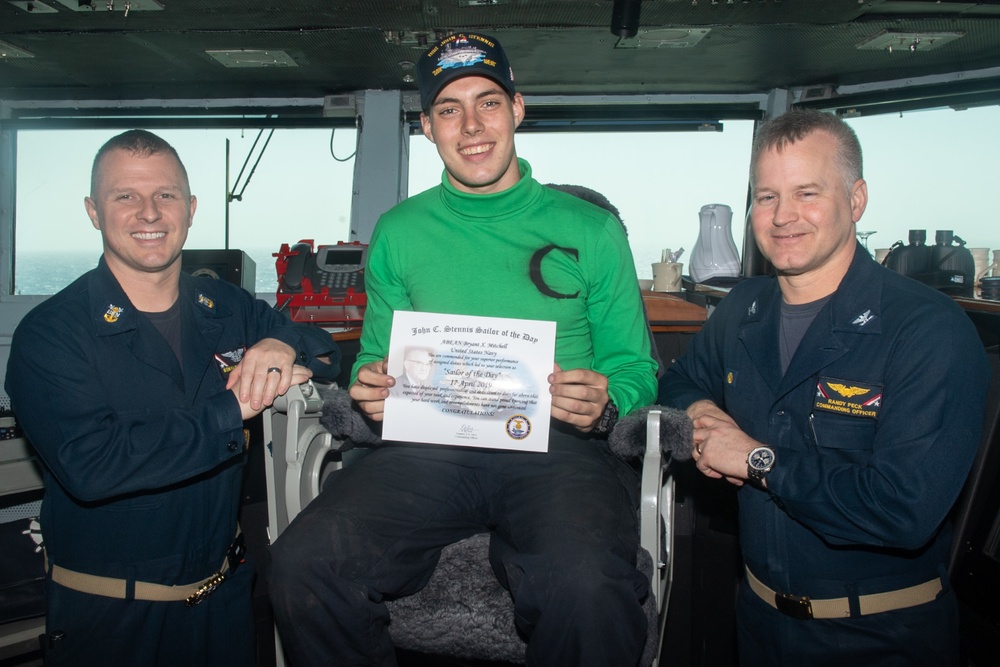 U.S. Sailor receives Sailor of the Day award