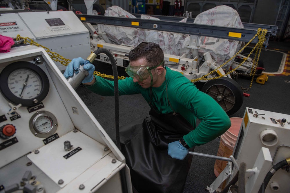 U.S. Sailor refuels a diesel hydraulic power supply