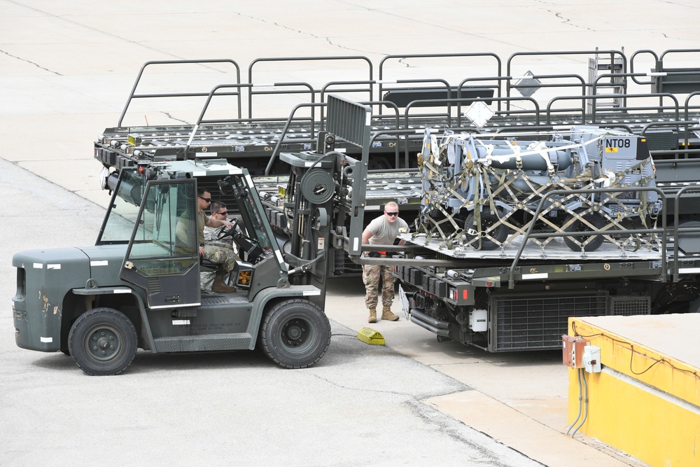 75th LRS load cargo