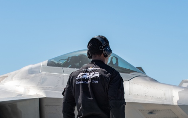 F-22 Demo Team brings thunder over the Bay