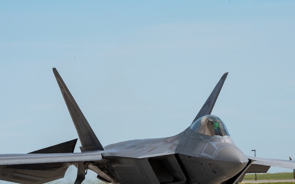 F-22 Demo Team brings thunder over the Bay