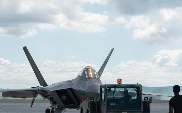 F-22 Demo Team brings thunder over the Bay