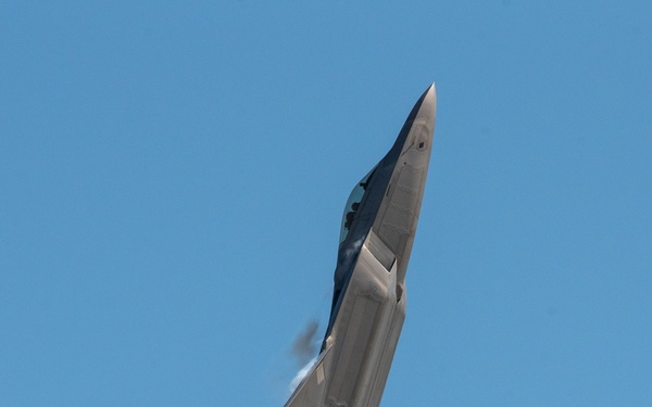 F-22 Demo Team brings thunder over the Bay
