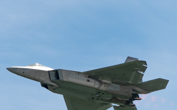 F-22 Demo Team brings thunder over the Bay