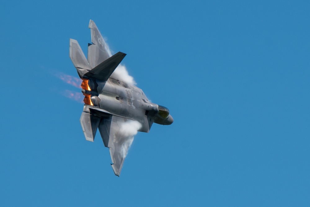 F-22 Demo Team brings thunder over the Bay