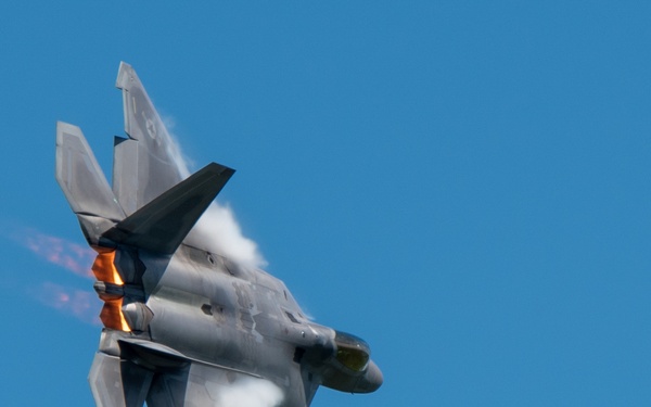 F-22 Demo Team brings thunder over the Bay