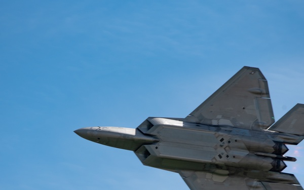 F-22 Demo Team brings thunder over the Bay