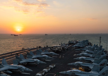 The aircraft carrier USS John C. Stennis (CVN 74) transits the Suez Canal