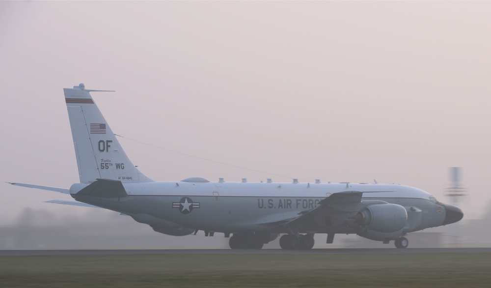 RC-135 Takes off