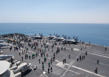 The aircraft carrier USS John C. Stennis (CVN 74) transits the Suez Canal