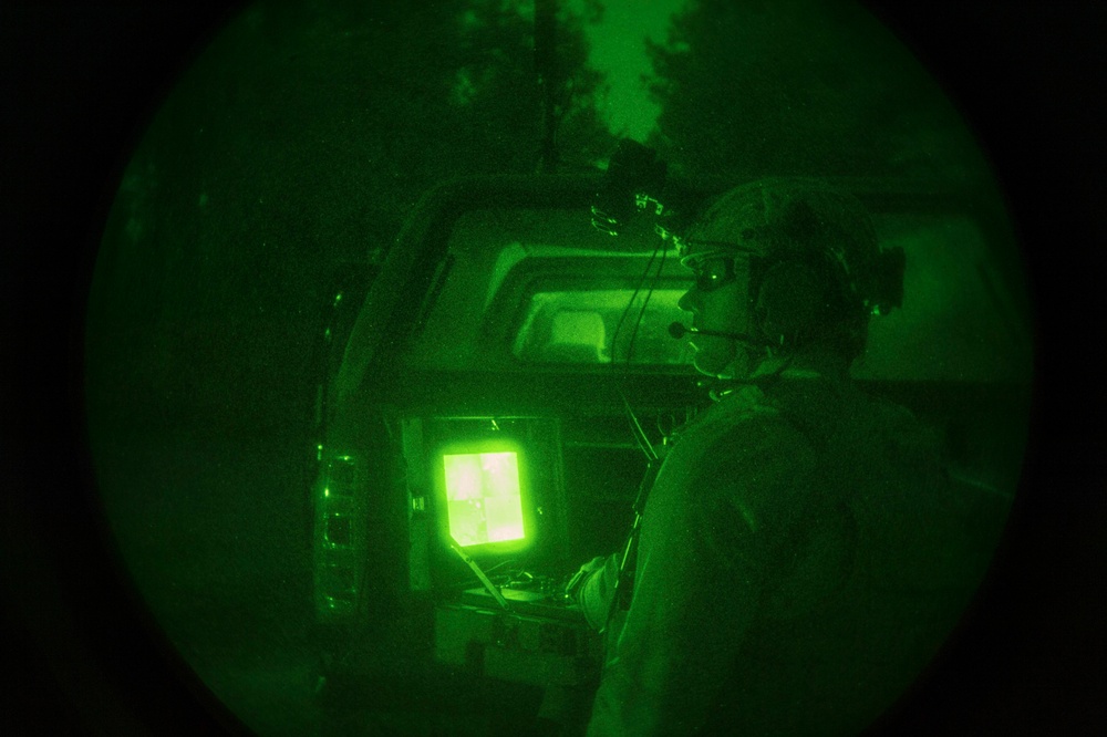 EODMU2 Conducts Night Time IED Drills