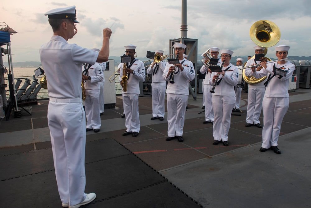 U.S. 7th Fleet leadership meet with dignitaries and officials aboard the U.S. 7th Fleet‘s flagship USS Blue Ridge in Hong Kong.