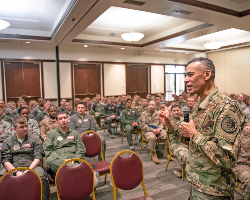 AMC/CC Visits Travis AFB