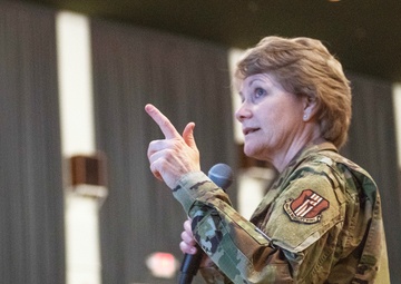 AMC/CC Visits Travis AFB