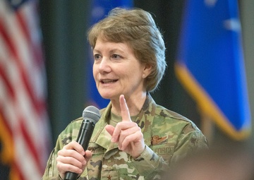 AMC/CC Visits Travis AFB