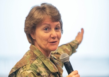 AMC/CC Visits Travis AFB