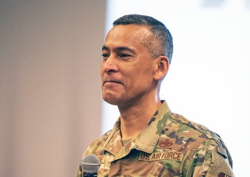 AMC/CC Visits Travis AFB