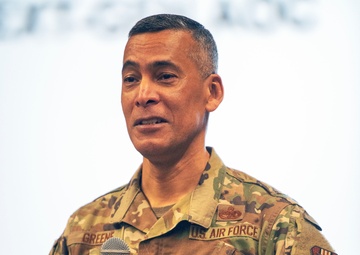 AMC/CC Visits Travis AFB