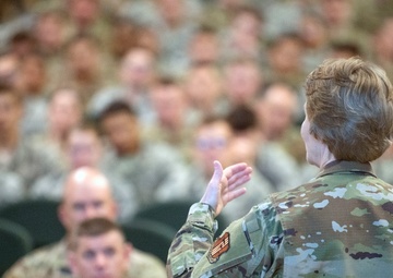 AMC/CC Visits Travis AFB