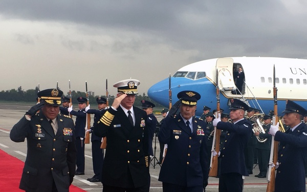 SOUTHCOM Commander Visits Colombia