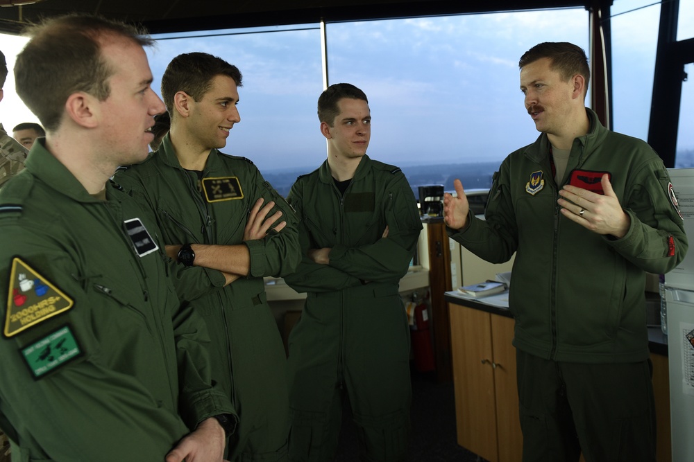 Future RAF pilots visit RAF Lakenheath