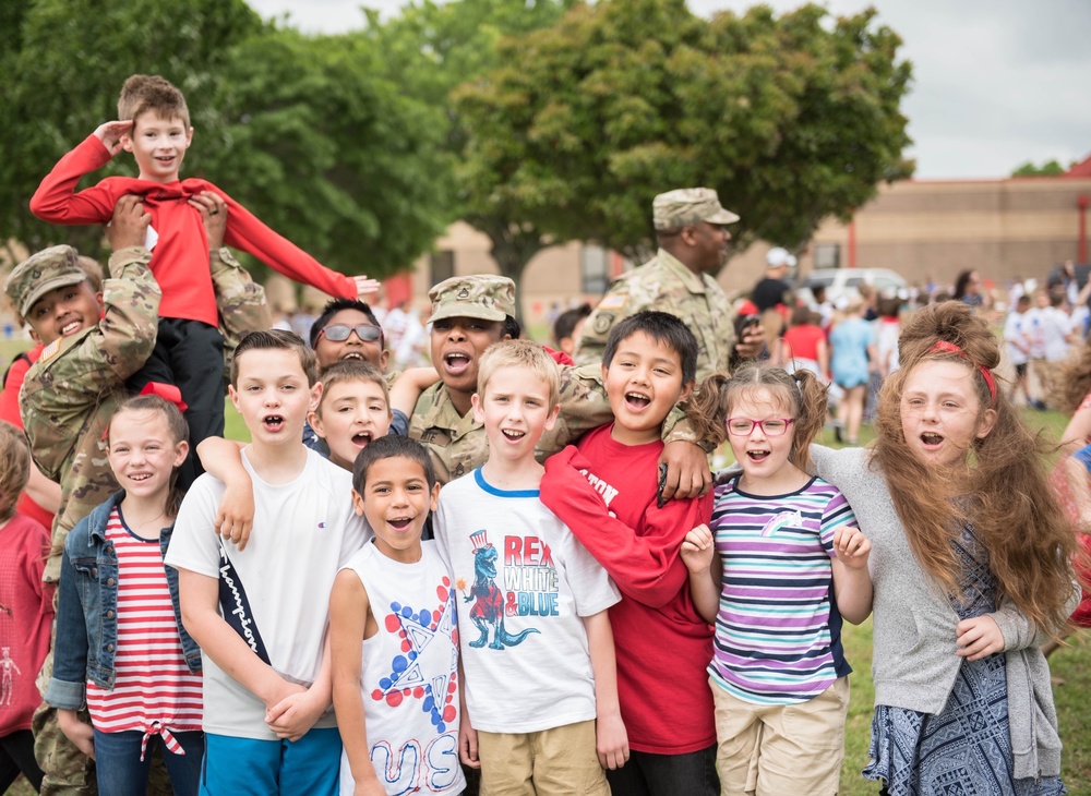 13th Expeditionary Support Command, Lakewood Elementary School, Belton, Old Glory, Adopt-a-School, III Corps