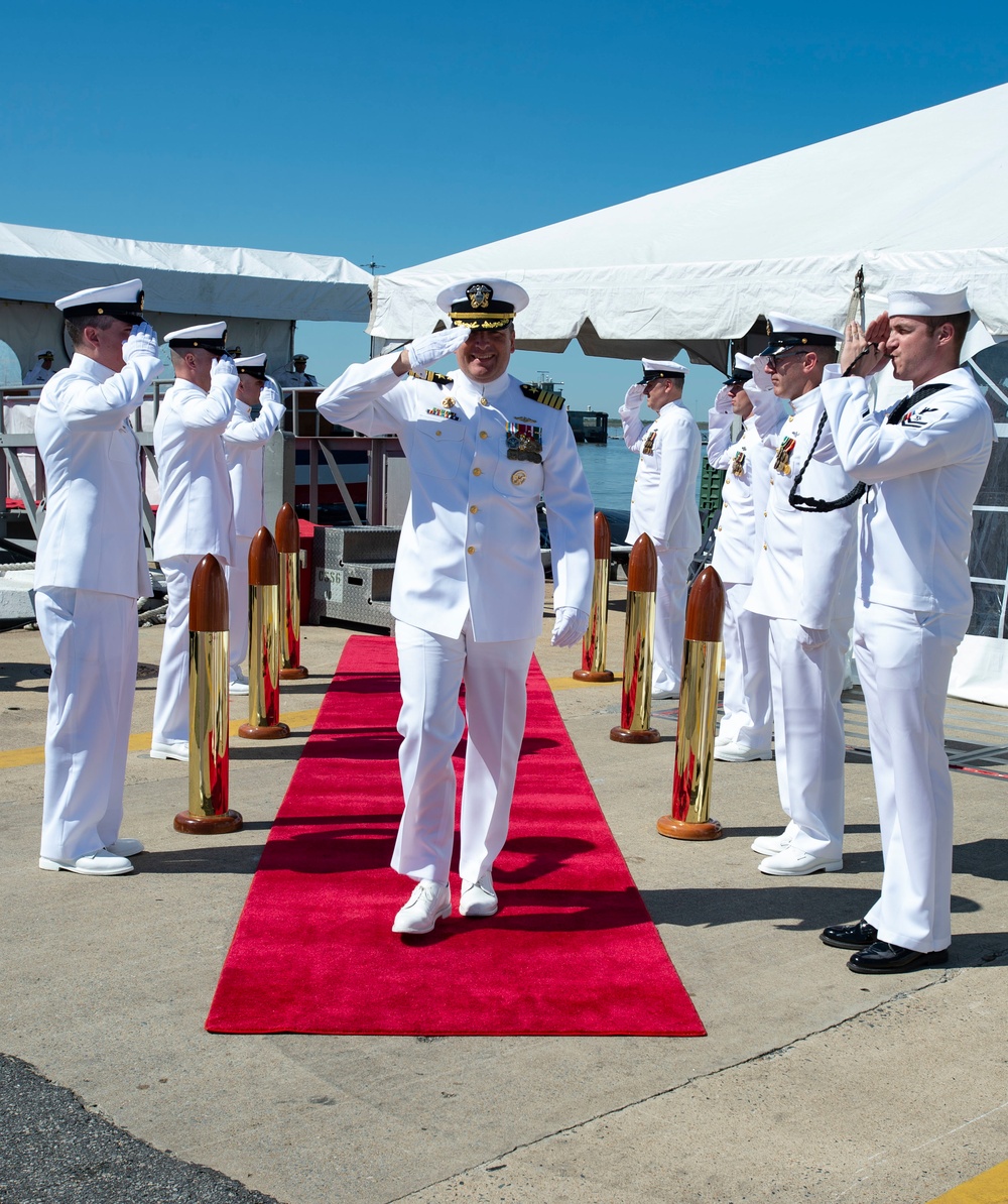 USS Newport News (SSN 750) Holds Change of Command Ceremony