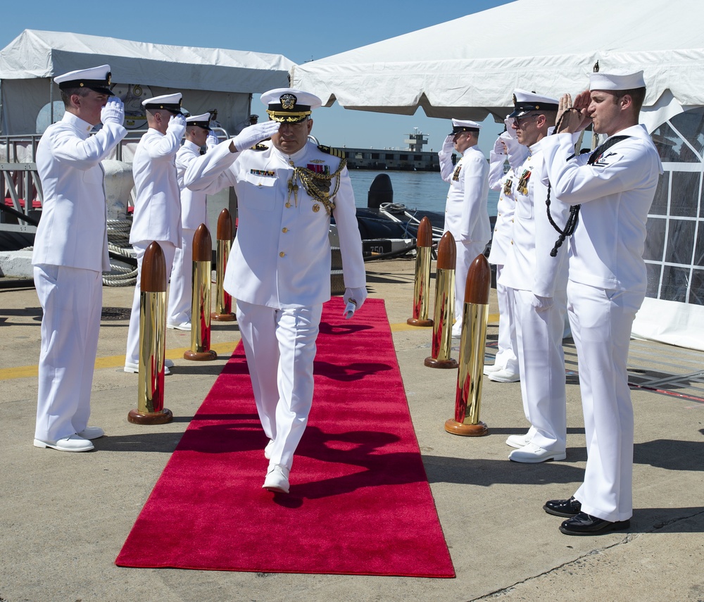 USS Newport News (SSN 750) Holds Change of Command Ceremony