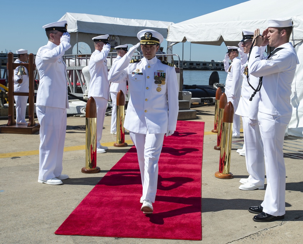 USS Newport News (SSN 750) Holds Change of Command Ceremony