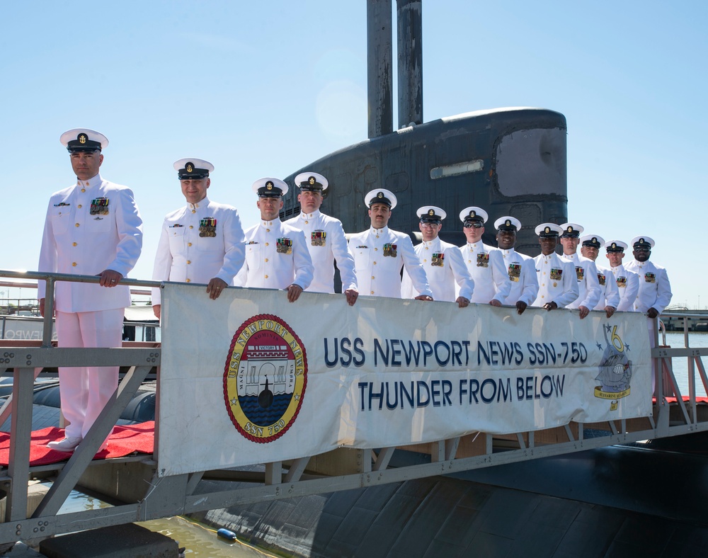 USS Newport News (SSN 750) Holds Change of Command Ceremony