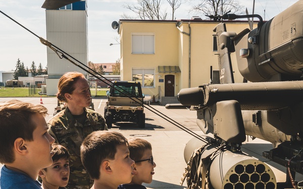 Montessori School, Ergersheim, Germany visits the 1st Combat Aviation Brigade