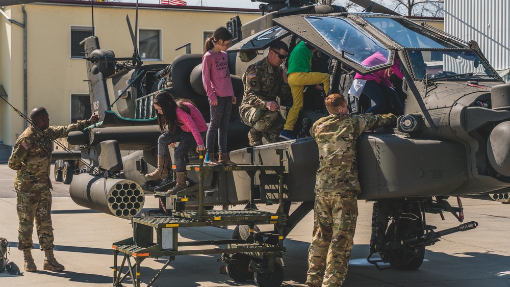 Montessori School, Ergersheim, Germany visitis the 1st Combat Aviation Brigade Montessori School, Ergersheim, Germany visitis the 1st Combat Aviation Brigade