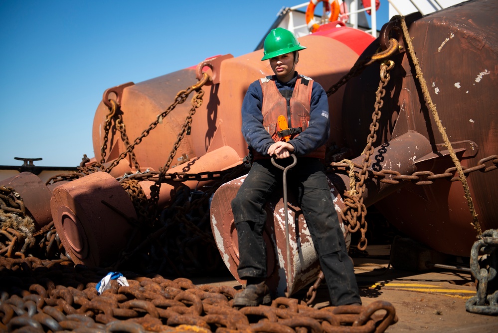 Coast Guard cutter Cypress work aids to navigation in Gulf of Mexico