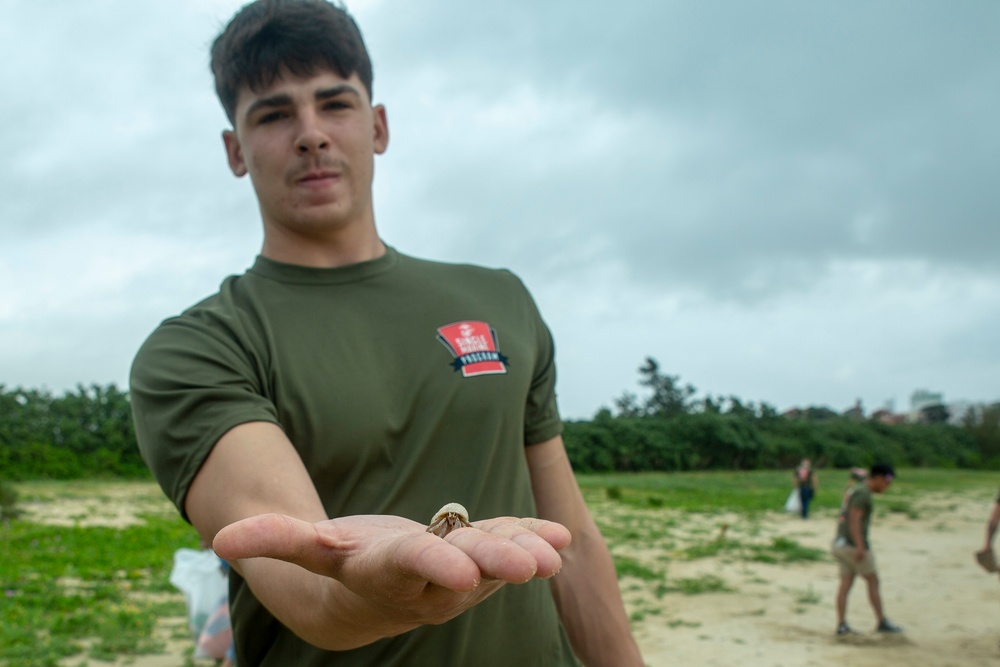 31st MEU Marines add muscle for Kanna Beach clean-up with SMP