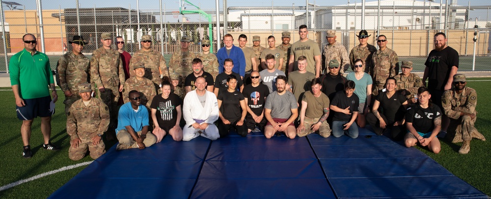 Soldiers Test Their Grappling Skills Against the Pros