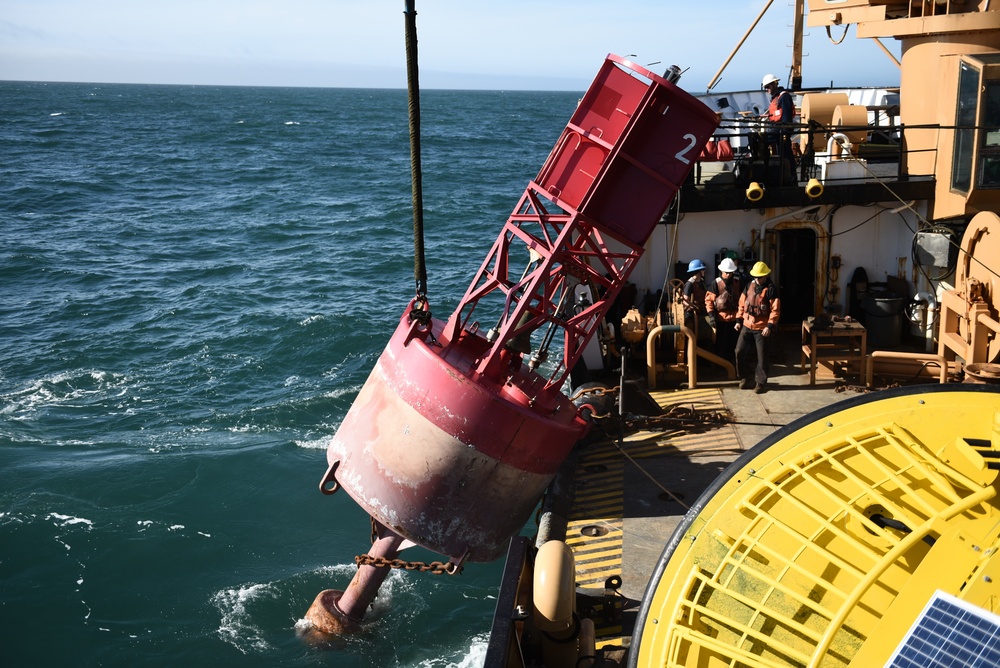 Coast Guard Cutter Aspen crew reestablishes a buoy off the coast of Humboldt Bay