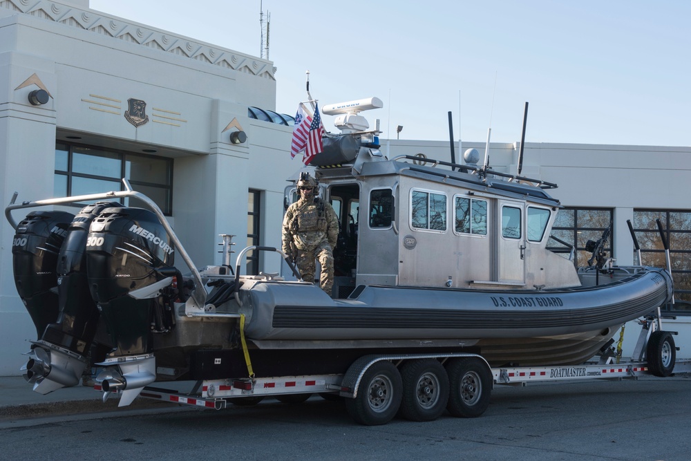 U.S. Coast Guardsmen with MSRT-W tackles training at JBER