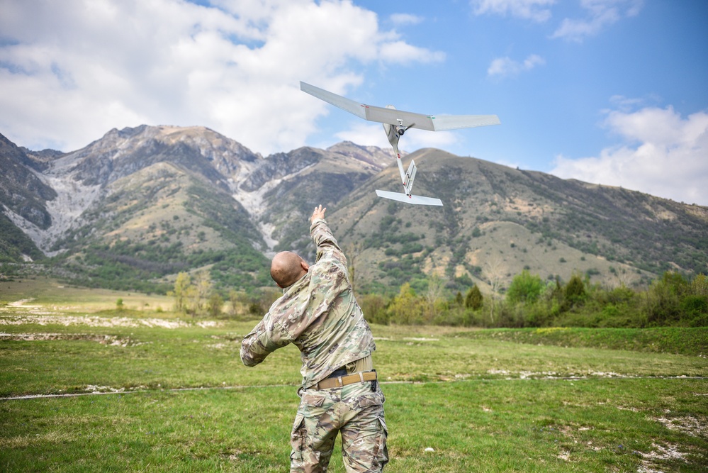 DVIDS - Images - first un-manned Raven UAV flight in Italy. [Image 1 of 4]