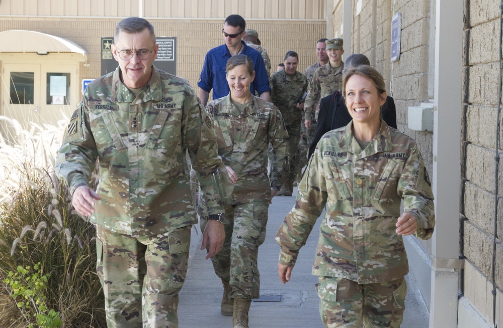 USARCENT Commander tours Medical Facility