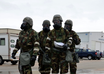 ‘Ready and Able,’ 155th Air Refueling Wing Airmen Conduct Chemical Warfare Training