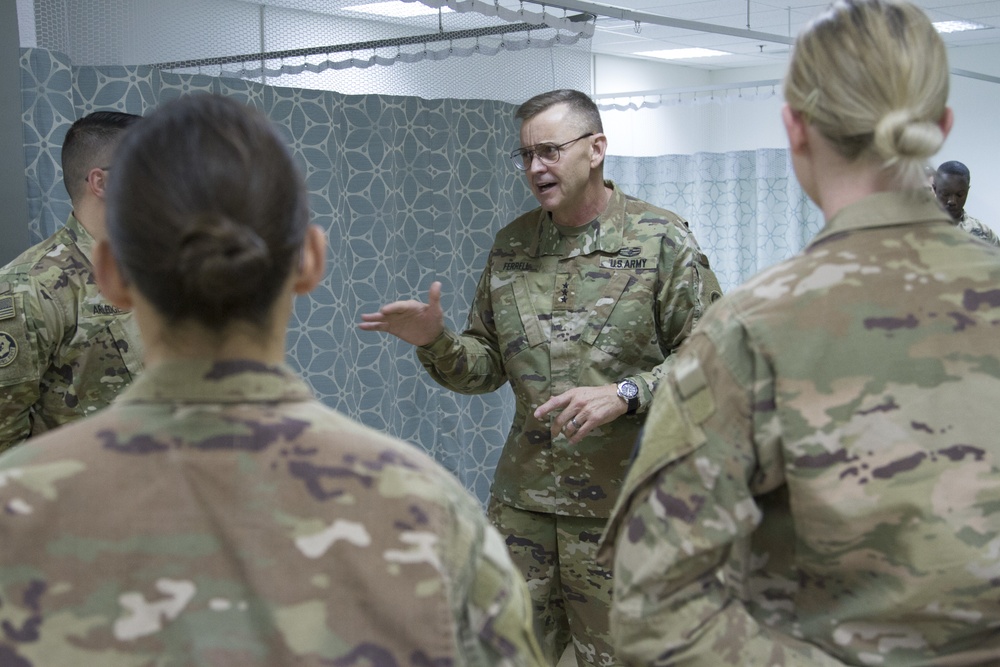 USARCENT Commander speaks with Soldiers